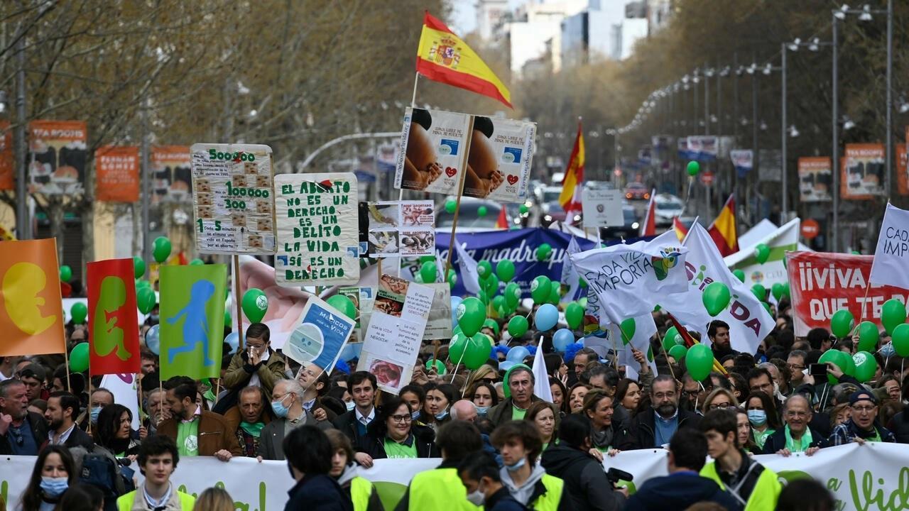 Spain law bans harassment of women having abortions