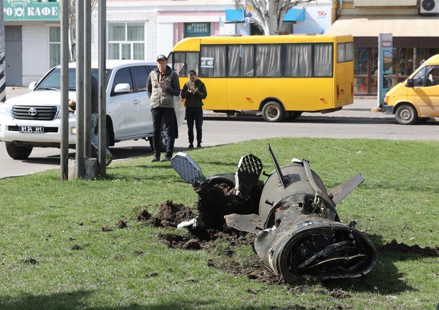 Civilians flee eastern Ukraine after deadly railway station attack