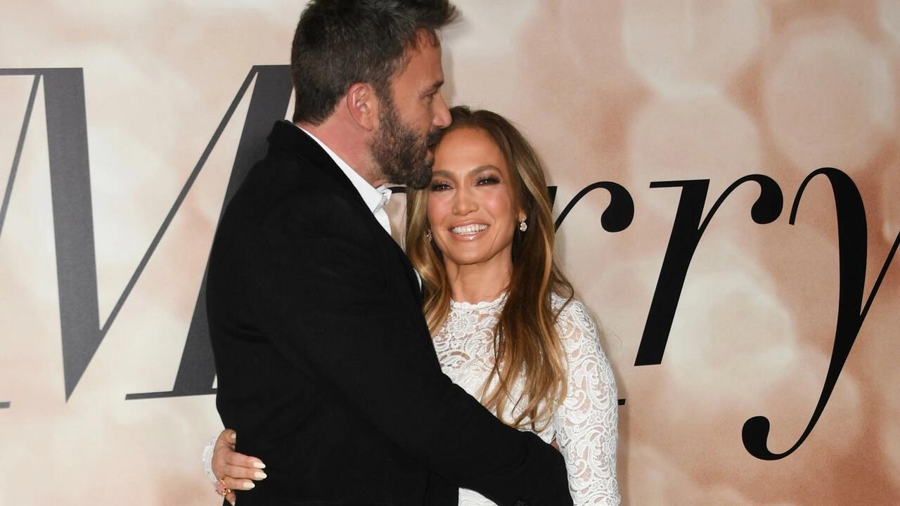Jennifer Lopez announces engagement to Ben Affleck