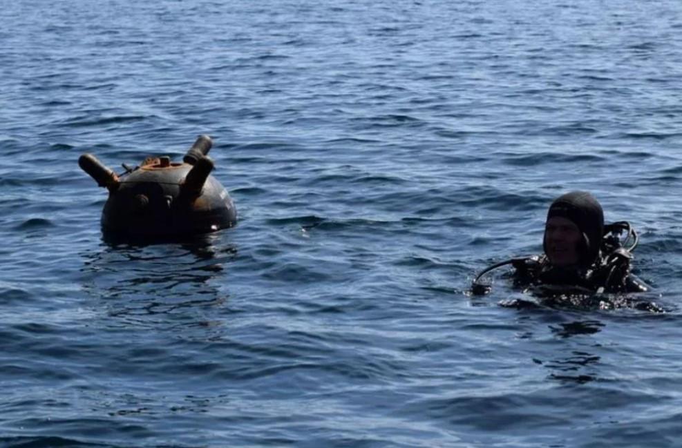 Marine traffic through Bosporus unaffected by mines: Defense minister
