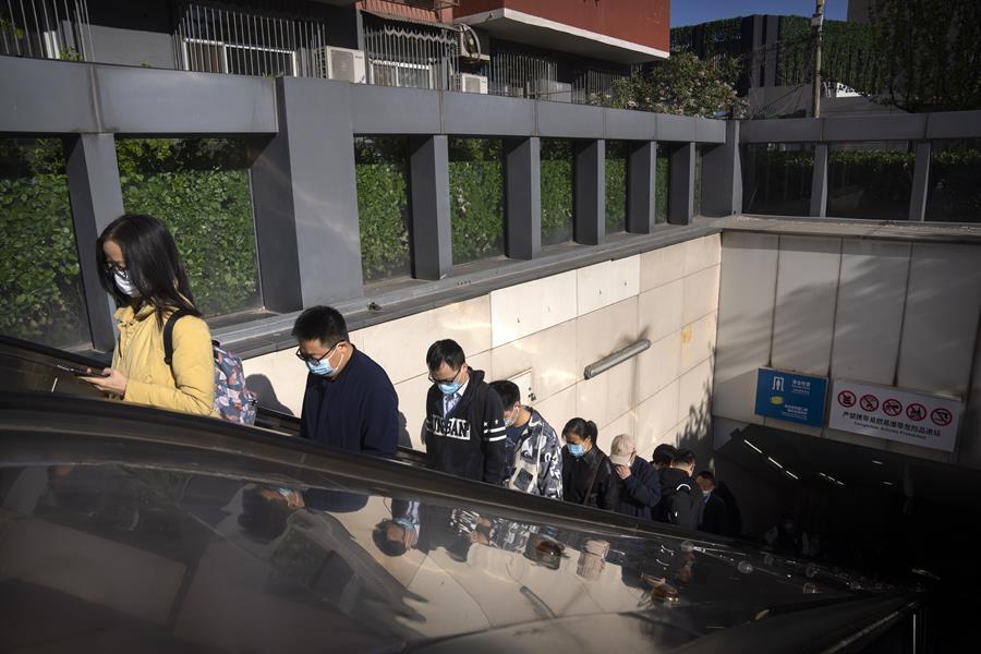 Anti-virus shutdowns in China spread as infections rise