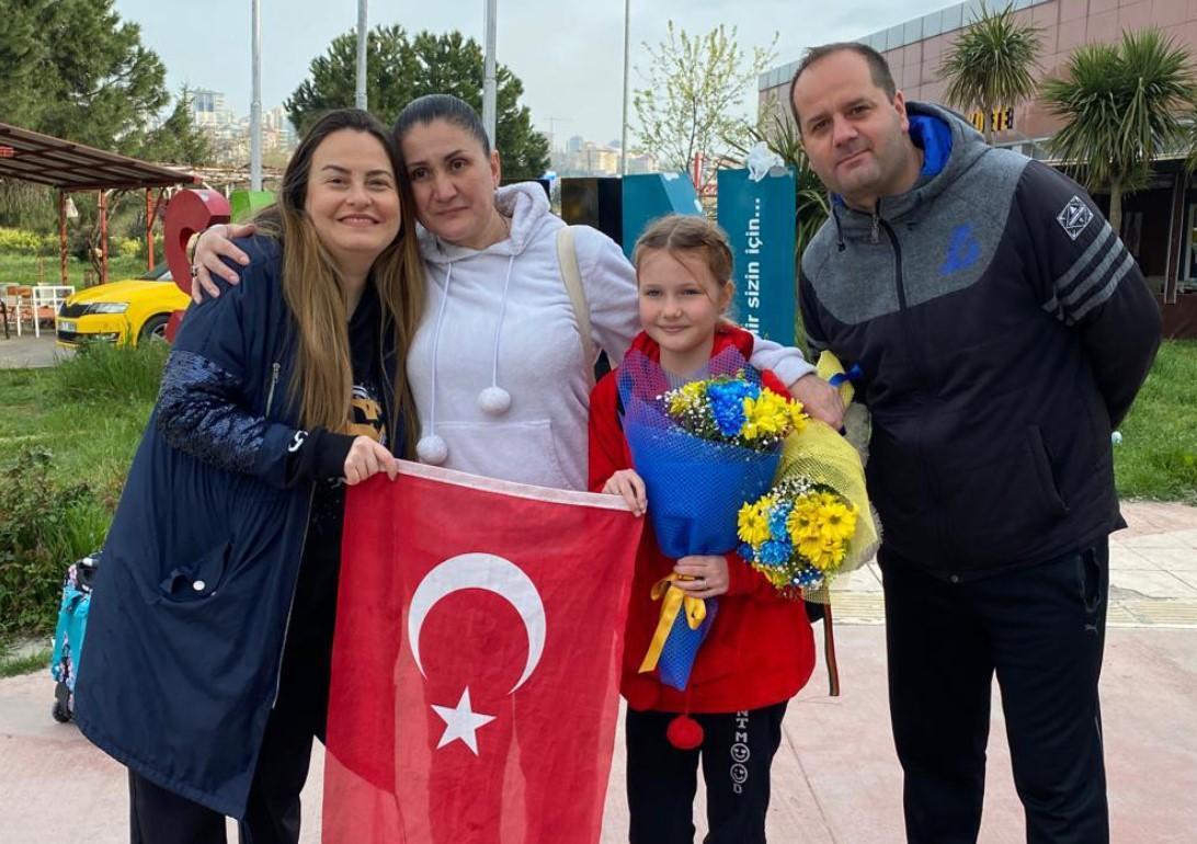 Woman helps Ukrainian mother, daughter to settle in Samsun