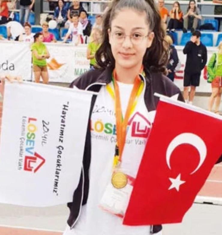 Young woman beats cancer to win gold medal