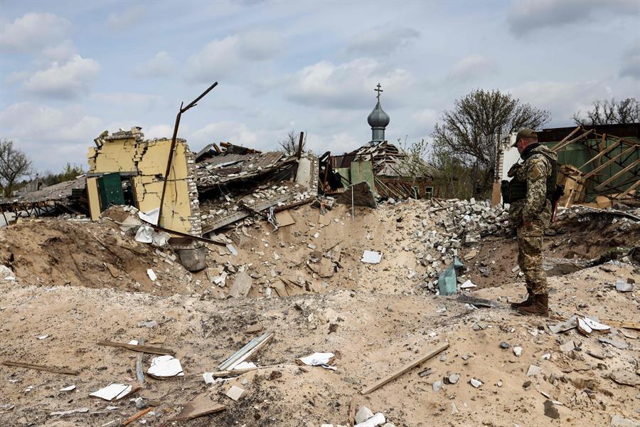 Russia ratchets up battle for control of eastern Ukraine