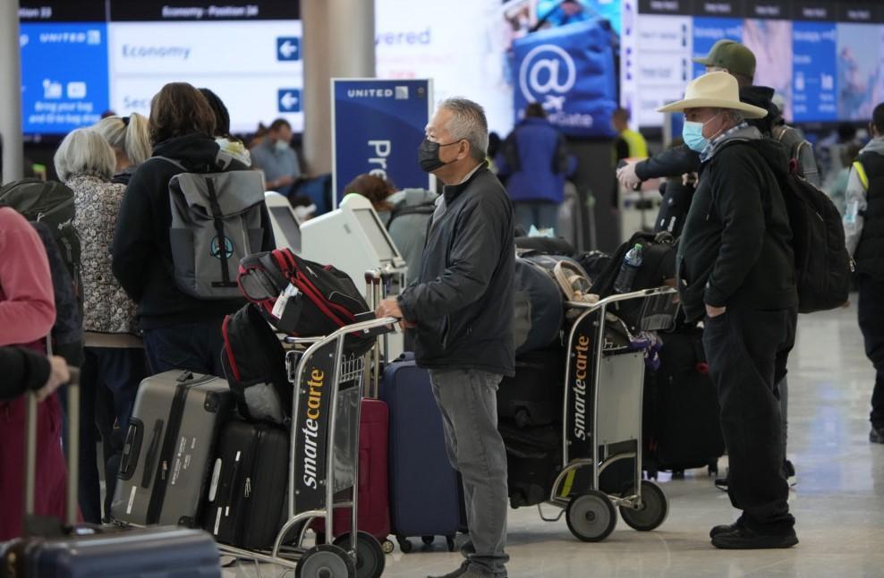 United Airlines loses $1.4 bln in first quarter