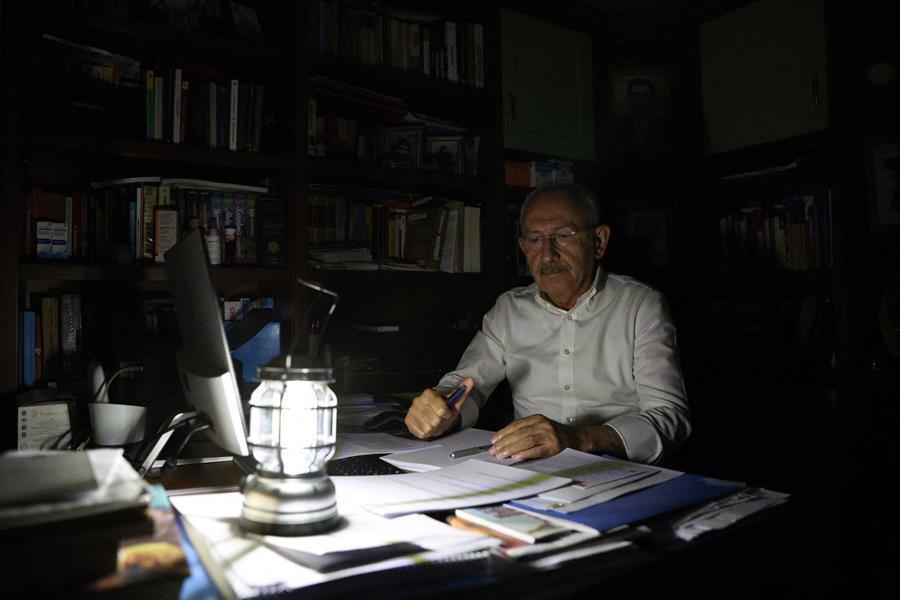 CHP leader to stay in dark for a week in protest of electricity prices