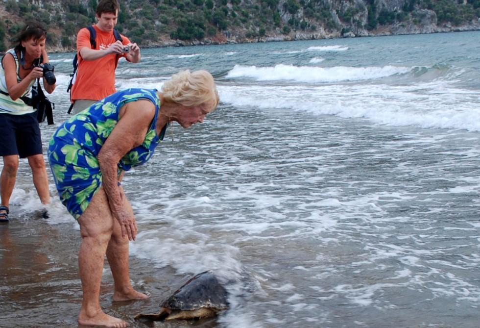 ‘Mother of Caretta carettas’ laid to rest in Muğla