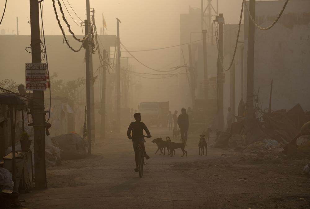 Indian capital engulfed in smoke after landfill catches fire
