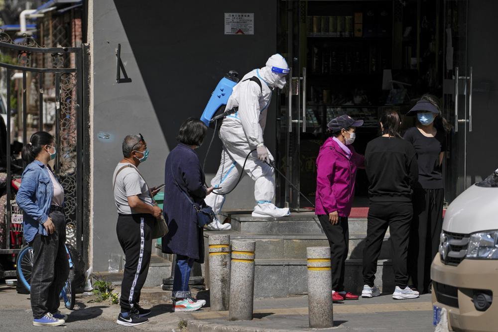 Beijing preps COVID-19 hospital spaces, though new cases low