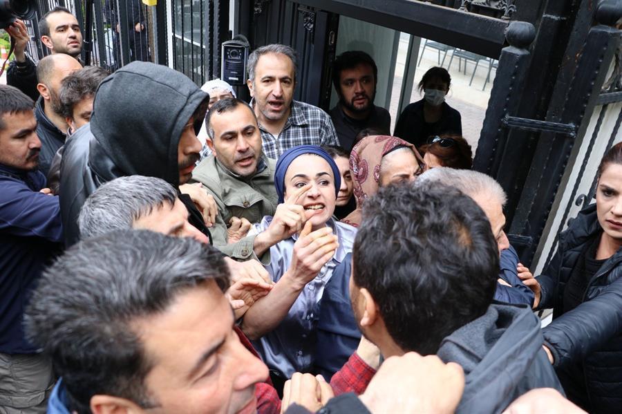 Tensions rise after families protest in front of HDP headquarters