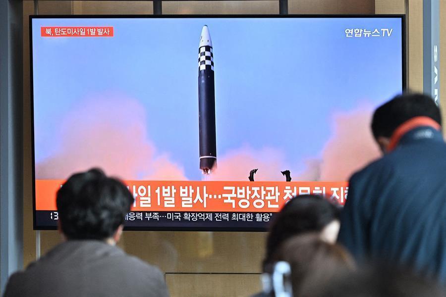 North Korea fires submarine-launched missile after US nuclear warning