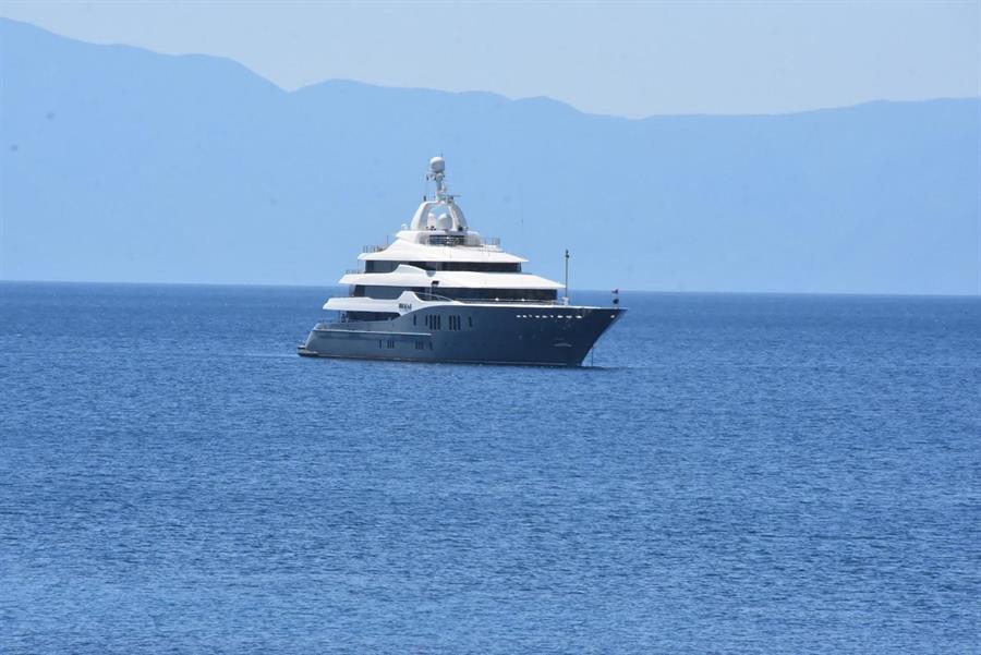 Russian oligarch’s yacht docks at Bodrum