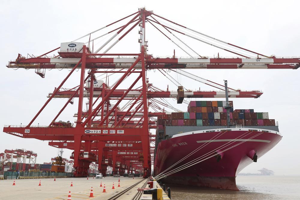 China trade weakens after cities shut down to fight virus
