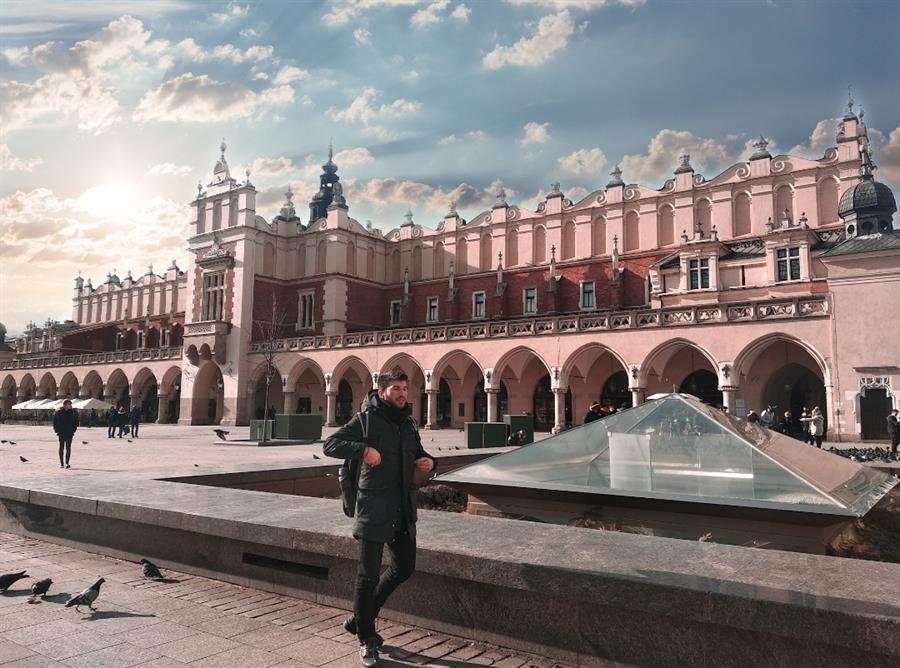 Student visits 120 cities spending only $330