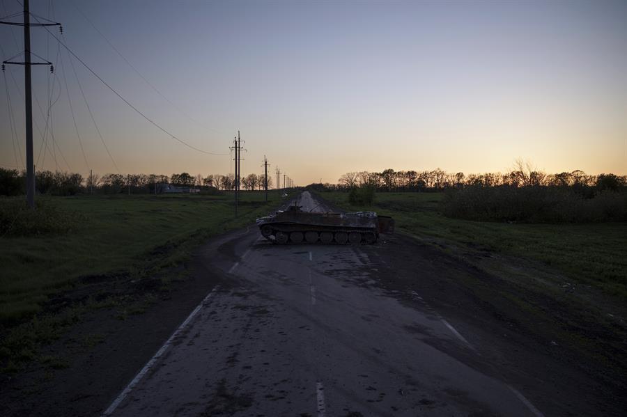 Russians ’pushed away from Kharkiv’ as Washington warns of long war