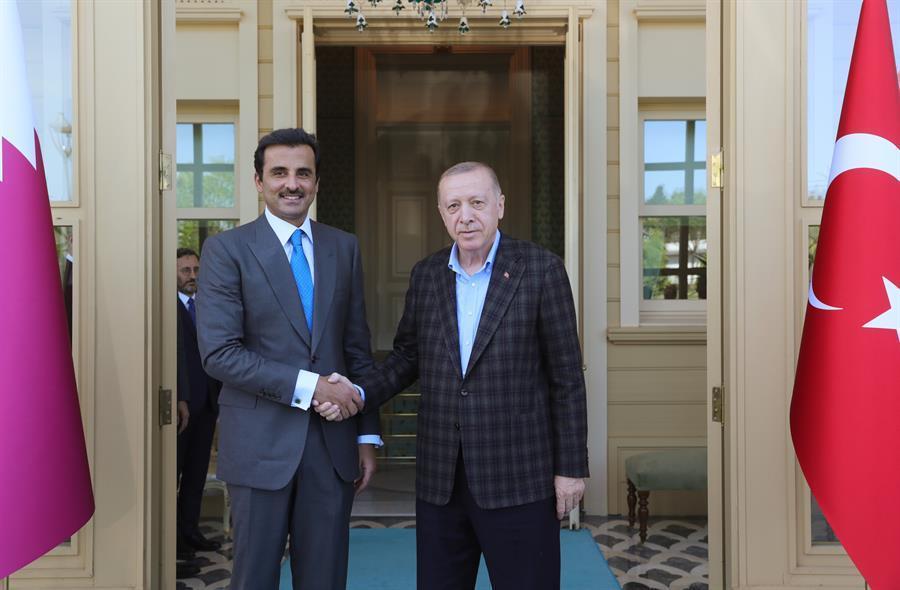 President Erdoğan meets Qatars emir in Istanbul