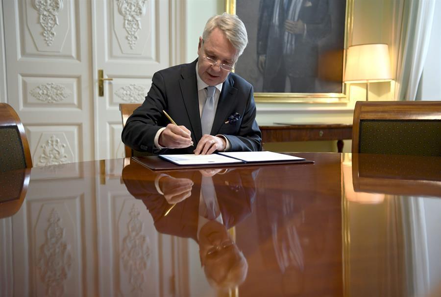 Finland, Sweden submit NATO membership application