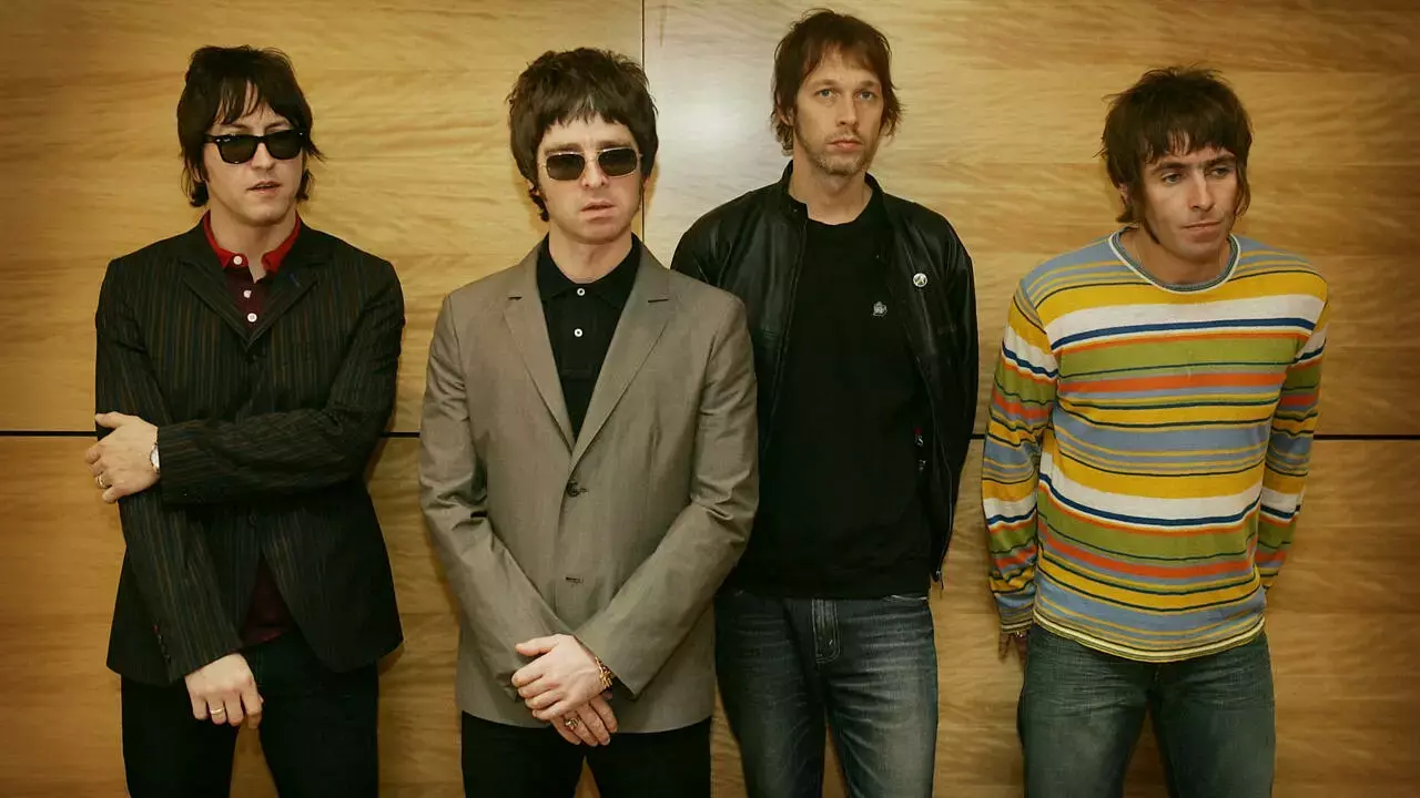 Guitar that broke up Oasis sells for $390,000