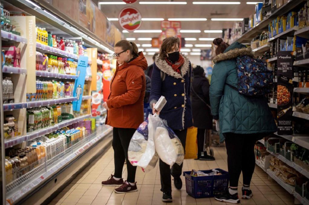 UK retail sales rebound but outlook gloomy: data