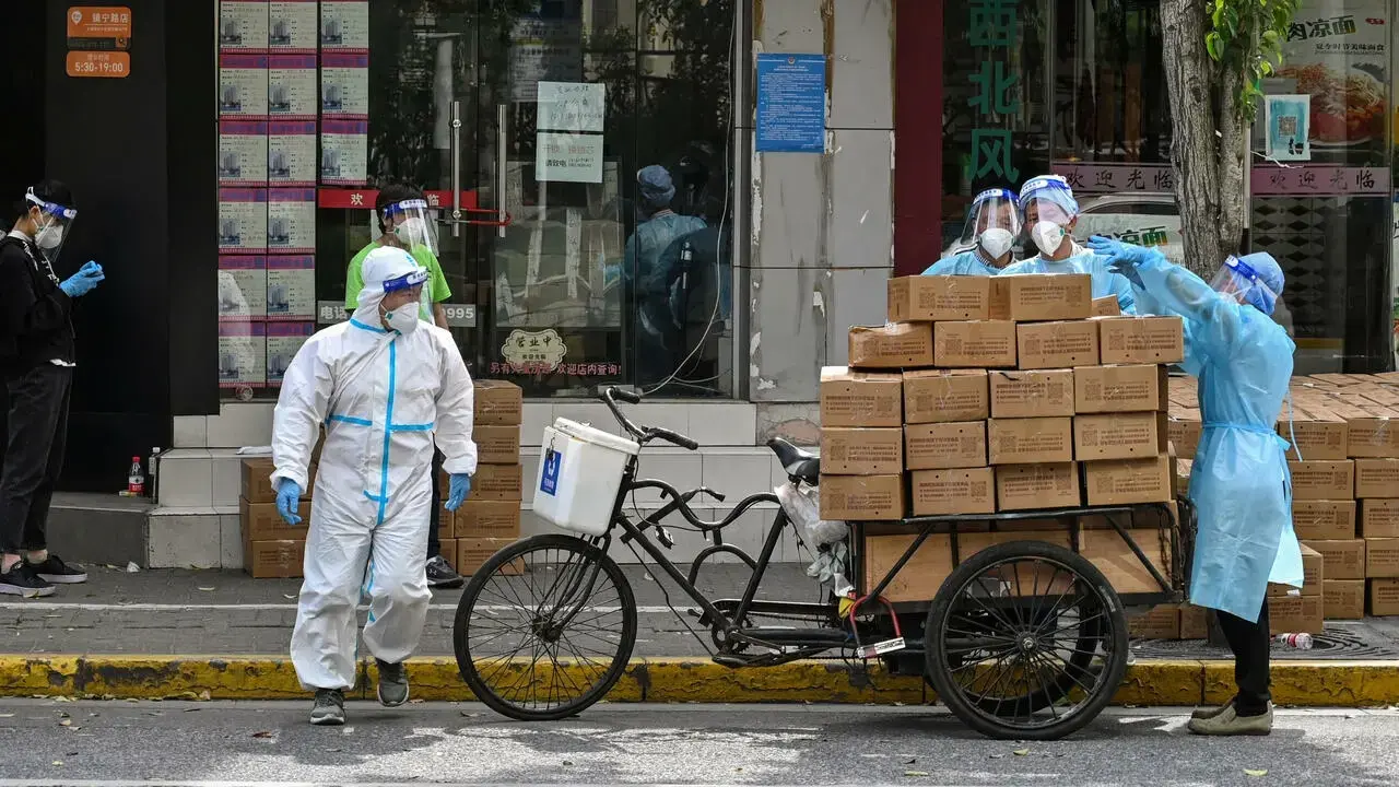 Shanghai partly resumes public transport in patchy reopening