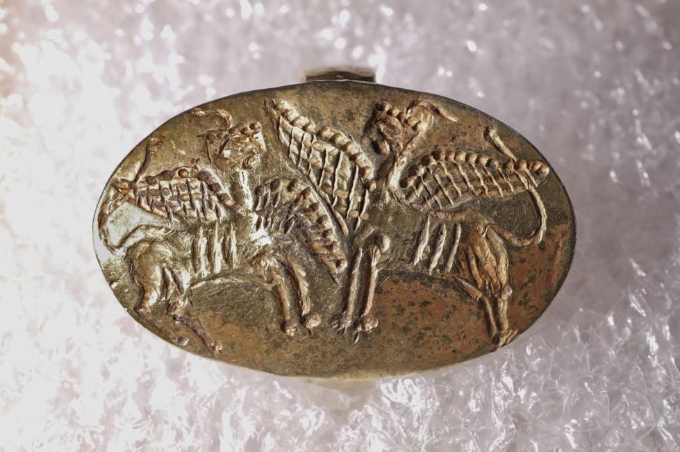 Ancient Mycenaean-era gold ring back in Greece