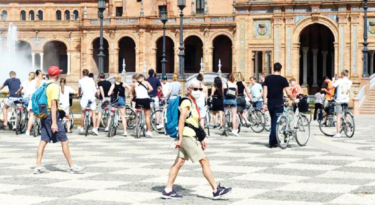 Spain eases Covid entry for unvaccinated tourists