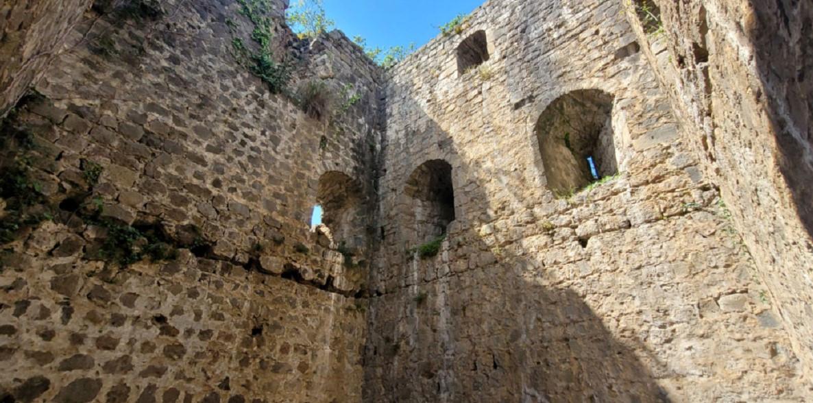 Remains of ancient castle searched undersea