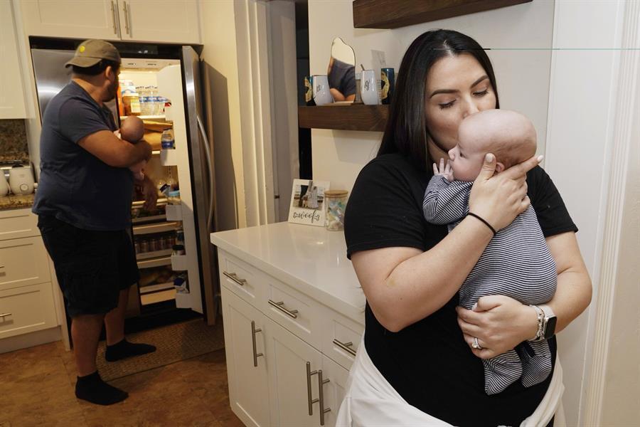 Baby formula shortage highlights racial disparities