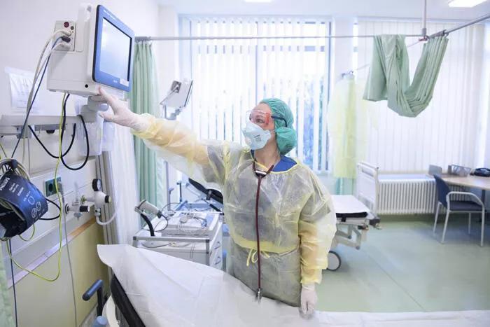 Turkey reports 966 new coronavirus cases, 3 more deaths