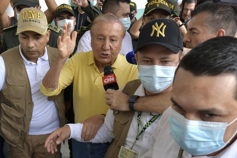 Populist millionaire faces ex-rebel for Colombia presidency