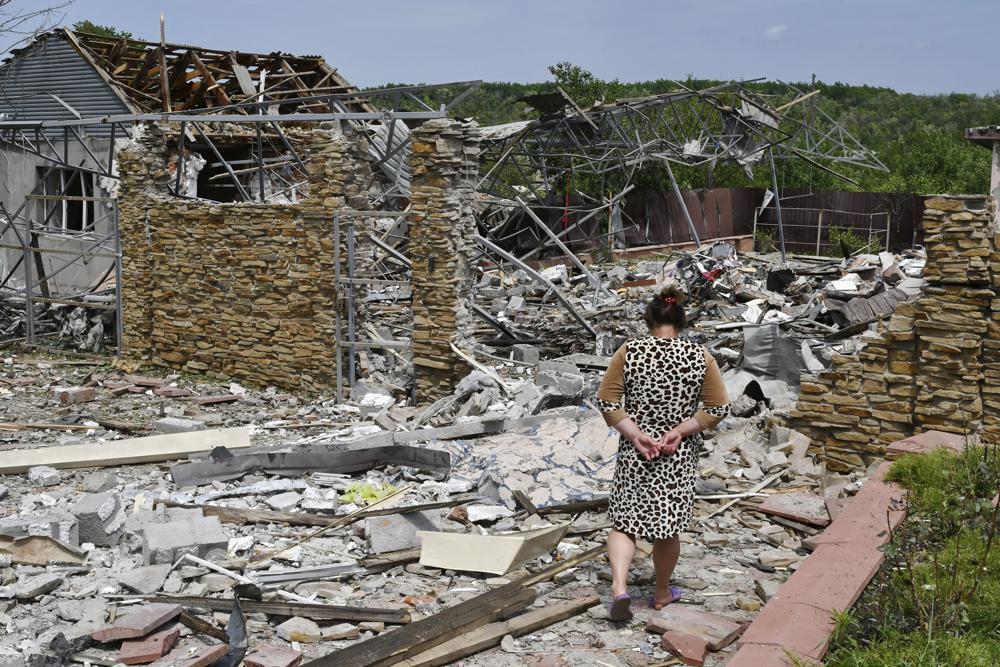 Russians edge closer to taking key Ukrainian city