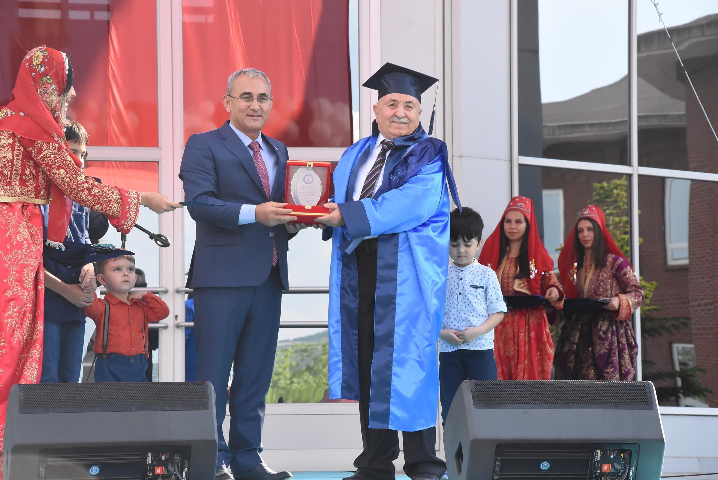 Man graduates from engineering school after 40 years