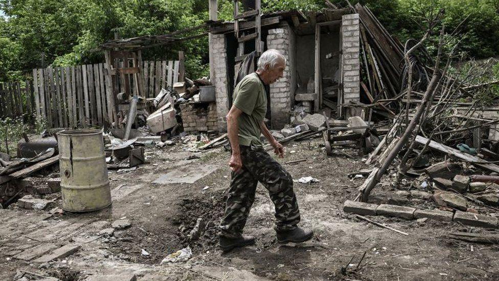 Zelensky pleads for arms as Russian forces lay siege to Severodonetsk