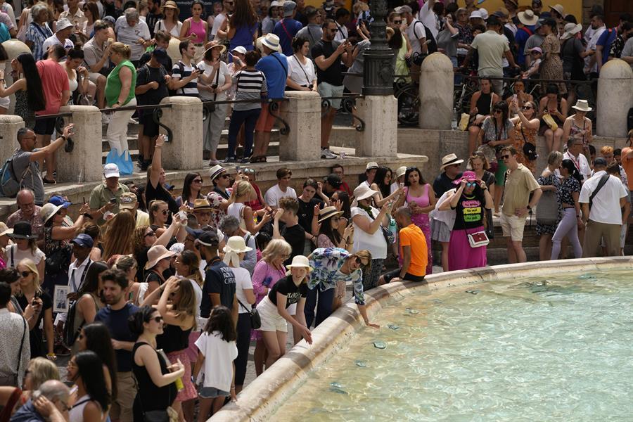 Europe braces for blistering June weekend heat