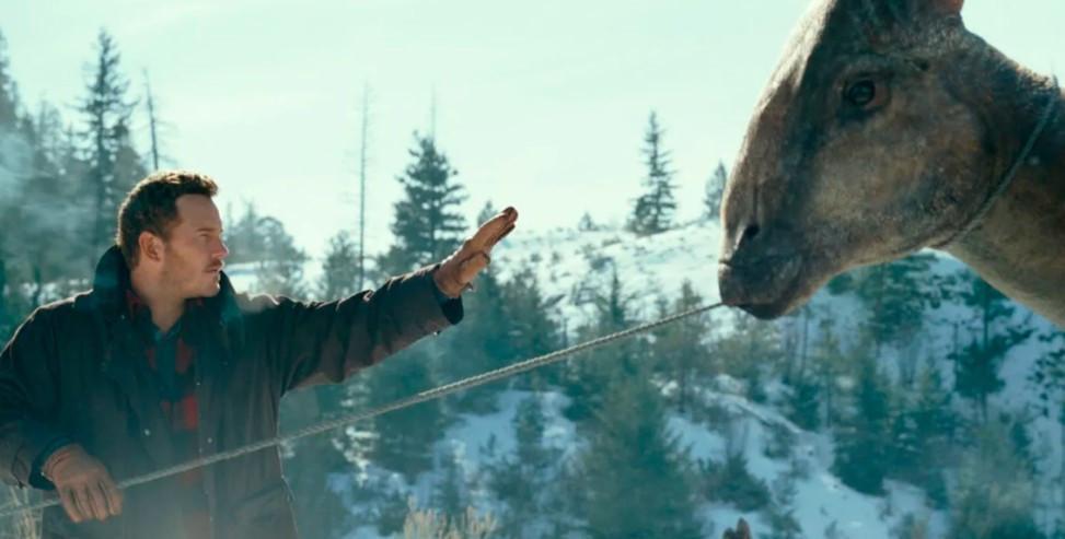 ‘Jurassic’ is again top draw in theaters