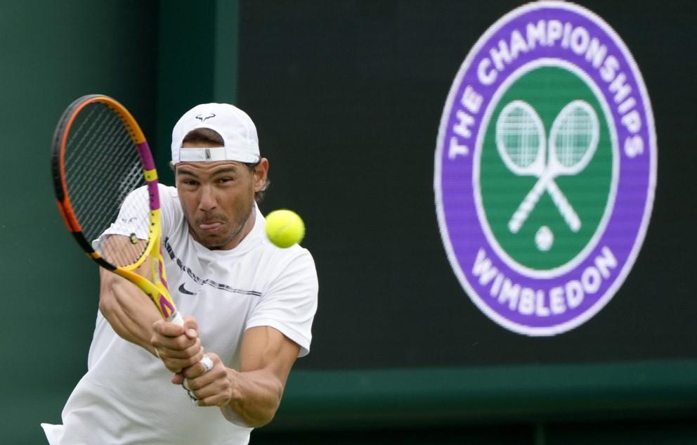 Djokovic, Nadal lead title chase at Wimbledon