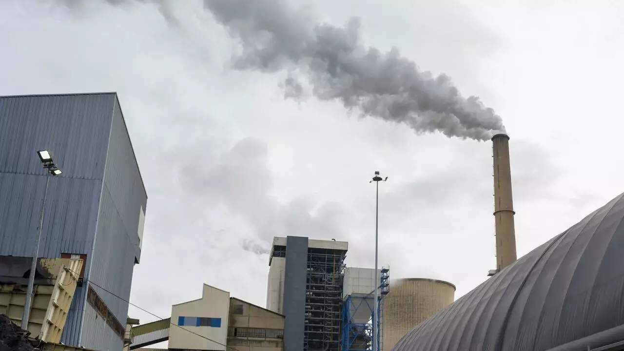 France rethinks coal power station closure