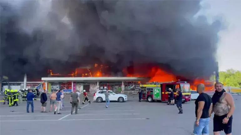 Missile strike hits crowded mall in east Ukraine: Zelensky