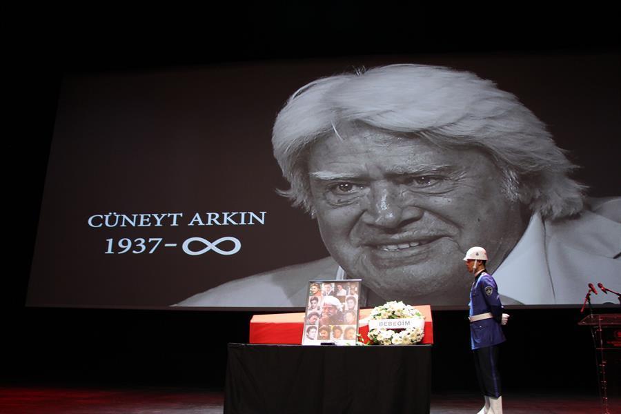 Thousands bid farewell to legendary actor