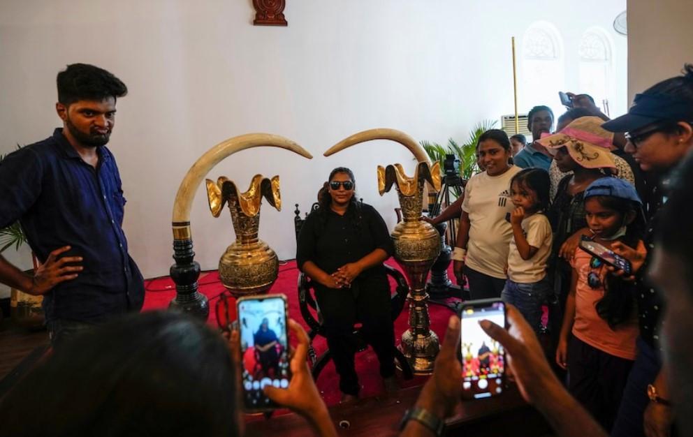 Sri Lanka talks grow urgent as political vacuum deepens