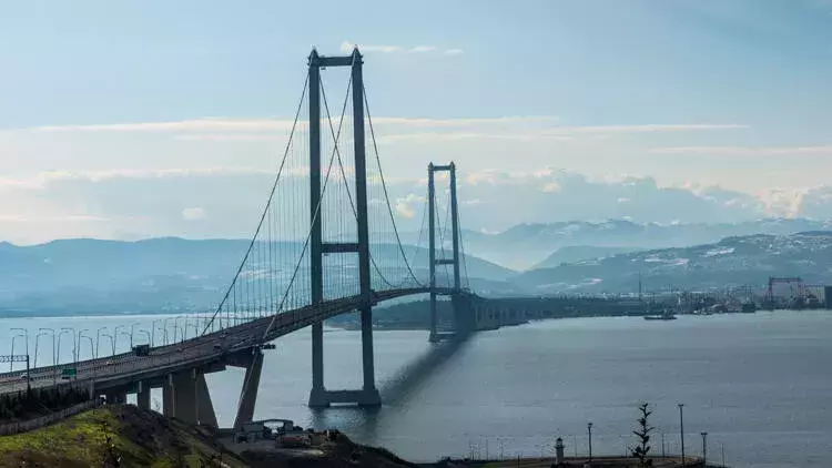 Record number of vehicles cross Osmangazi Bridge: Minister