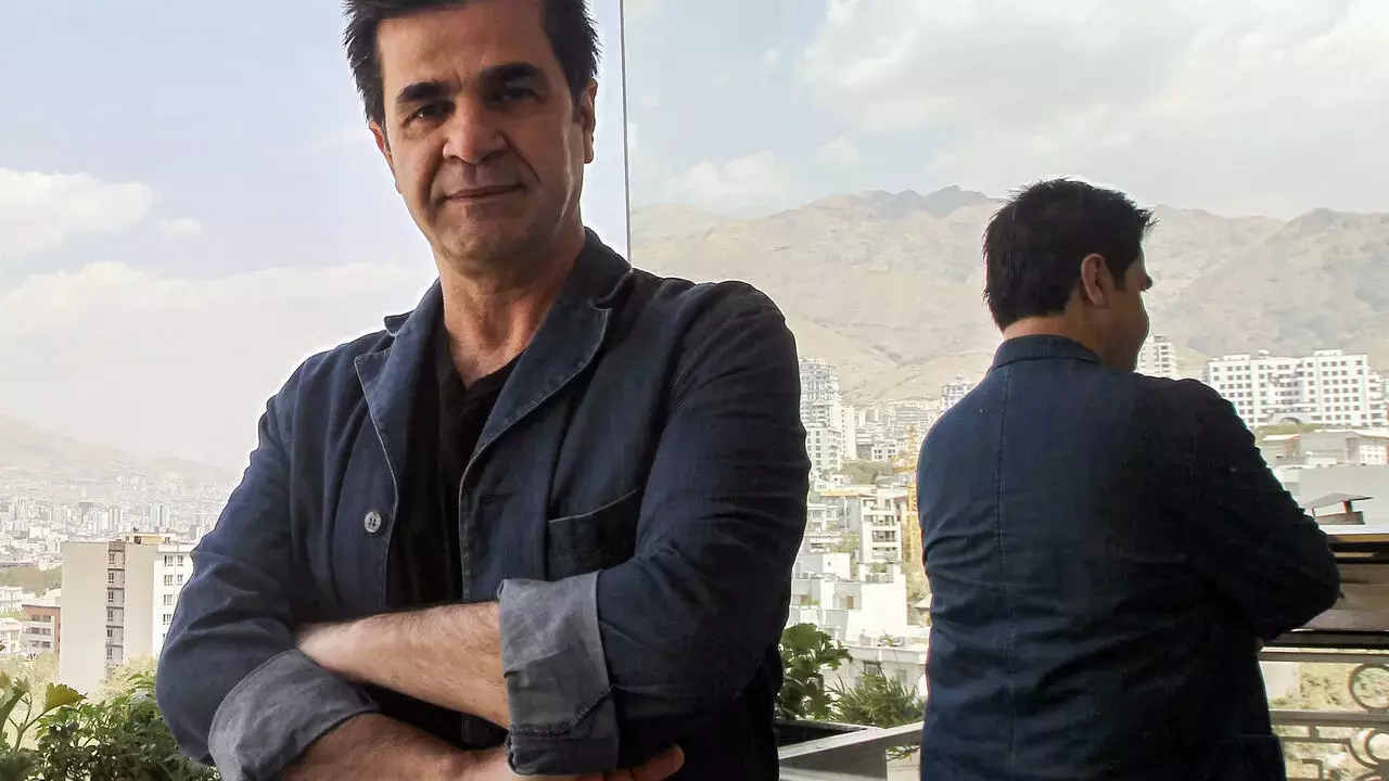 Iranian filmmaker Panahi must serve six-year sentence