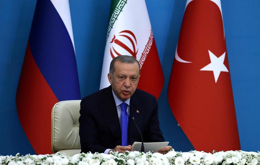 Erdoğan says US should withdraw from east of Euphrates