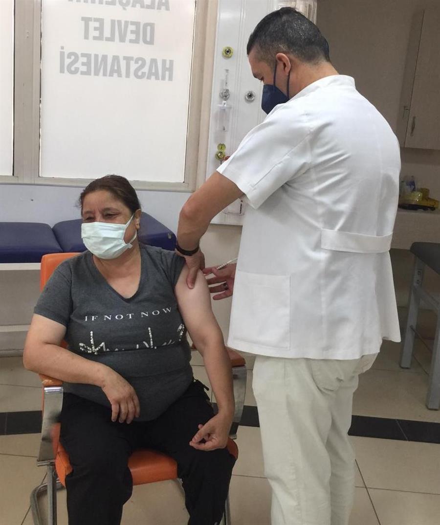 People run to hospitals for booster shots as cases rise