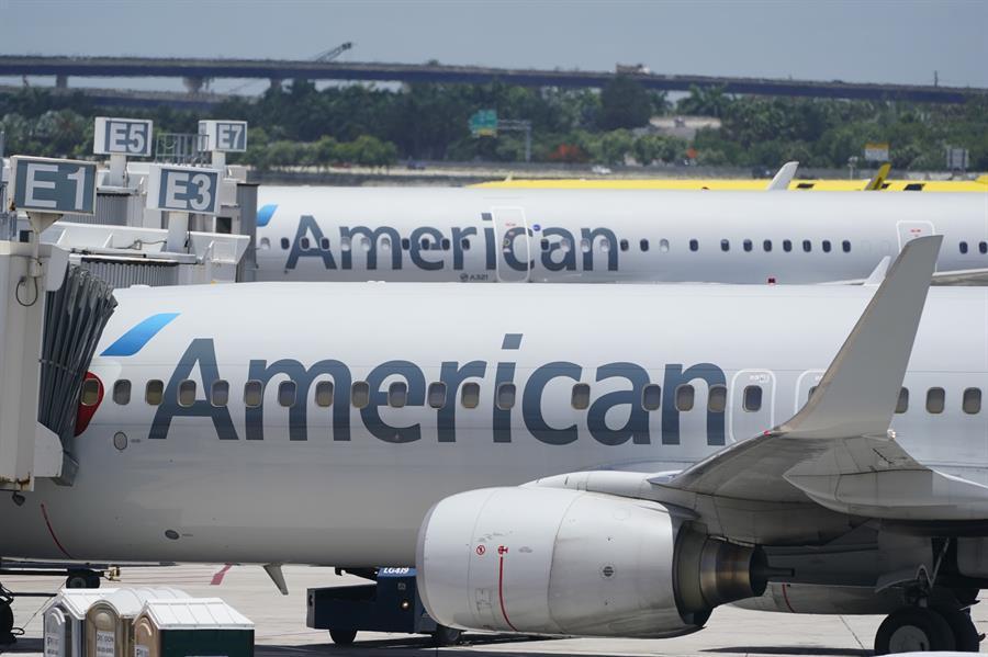 US airlines post profits, but struggle to boost capacity