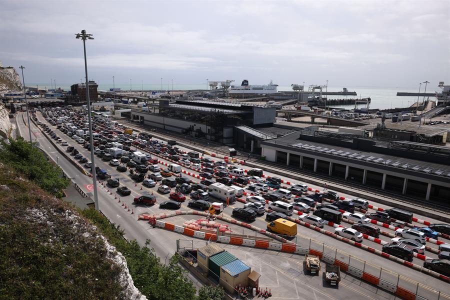 UK blames France as travelers face hours-long port delays