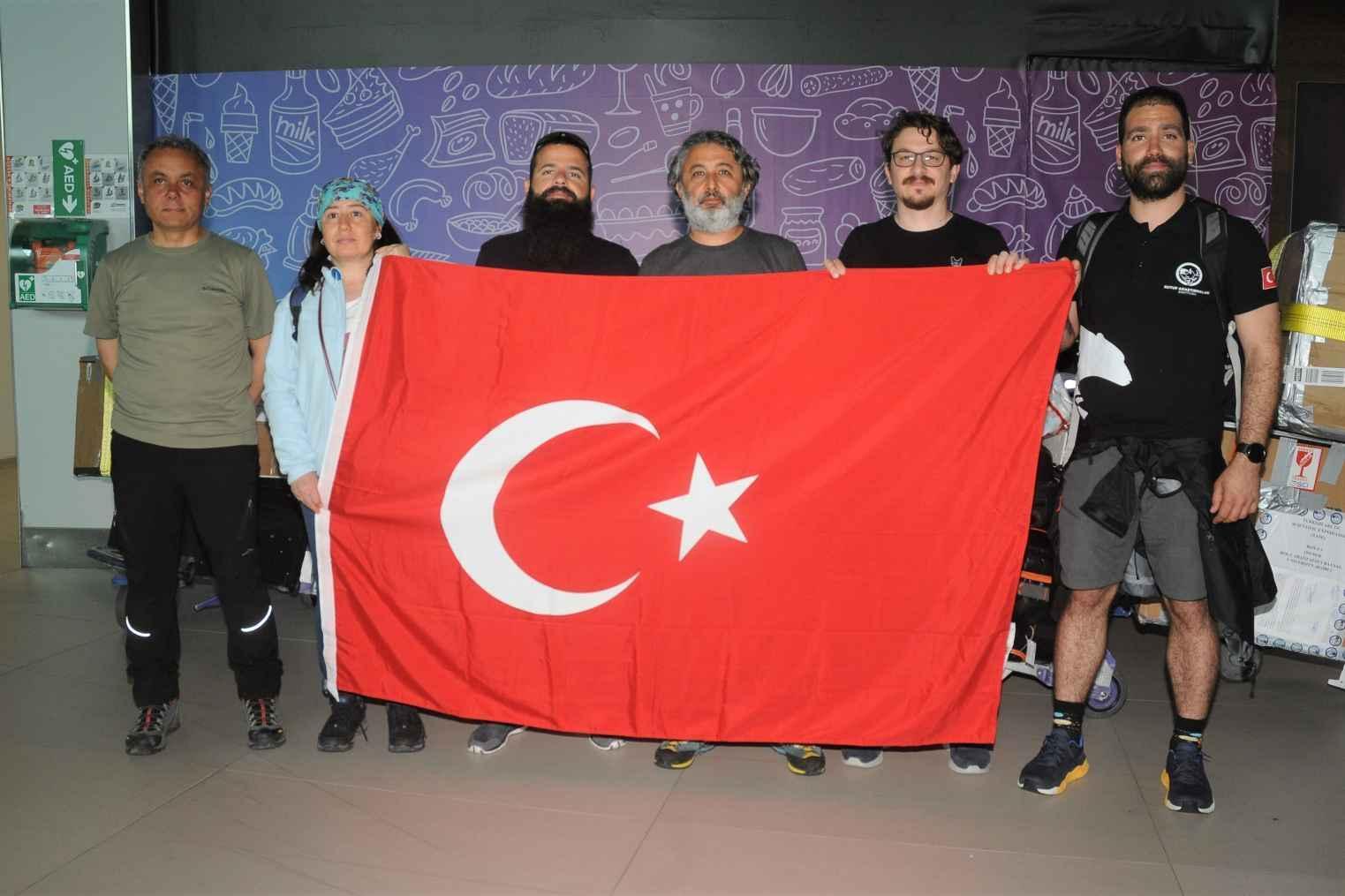 Turkish scientists sail to Antarctica for new expedition