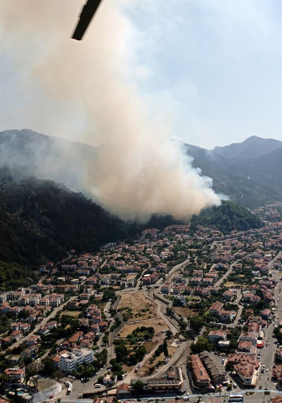 Wildfire in southwest Türkiye spreads to hotel, no one hurt