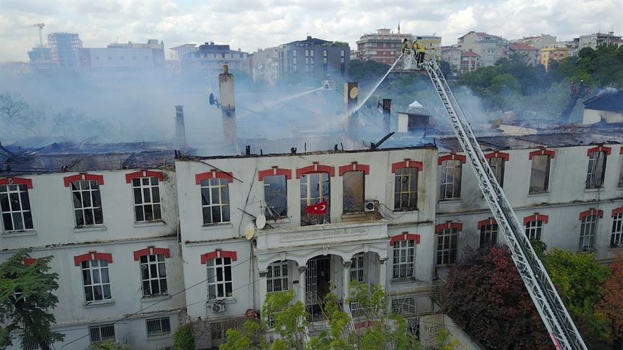 Fire breaks out at Istanbul’s Balıklı Rum Hospital