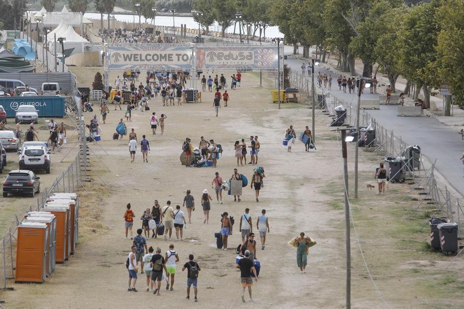 One dead, dozens hurt as gale hits Spain dance music festival